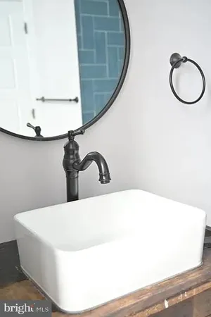 $1,000 | 4139 West Girard Avenue, Unit 4, Philadelphia, PA 19104