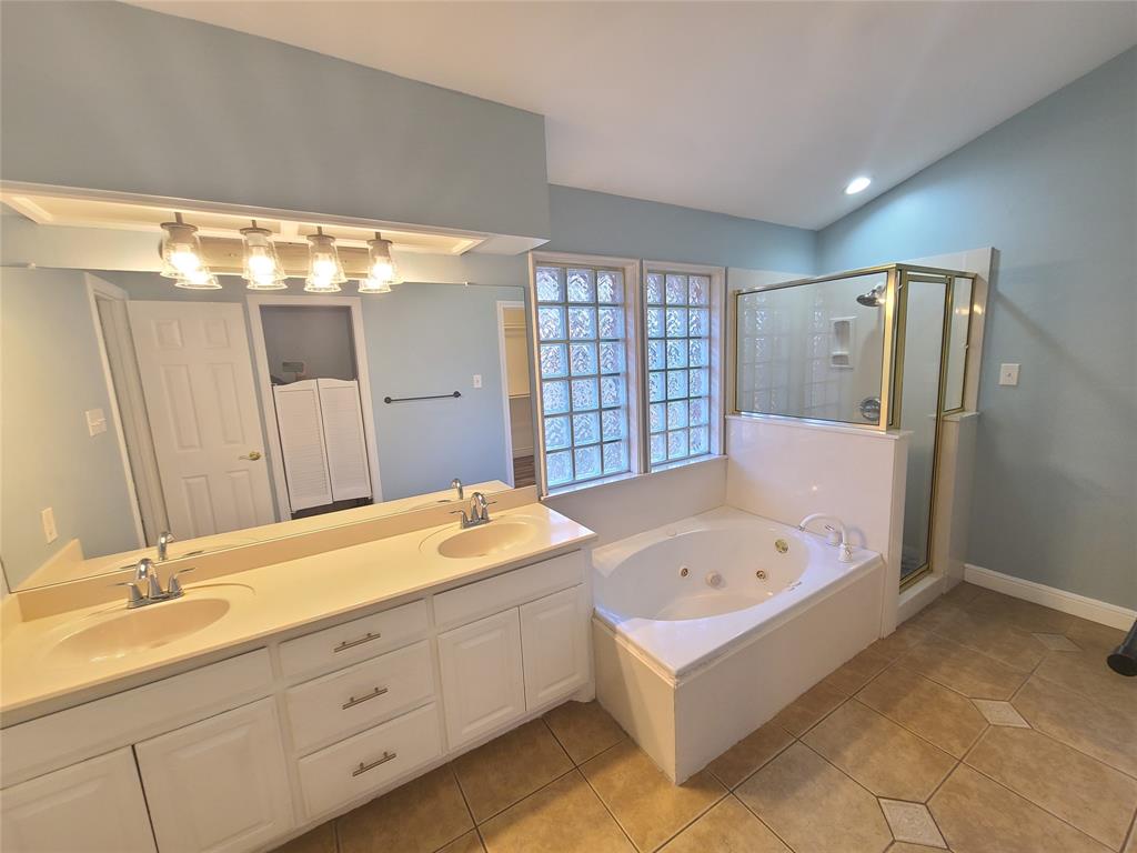 8921 Bontura Road Granbury, TX 76049 - Photo 21 of 26 a bathroom with a tub sink and mirror