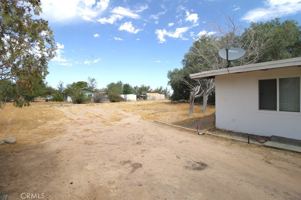 21212 Rainbow Road Hinkley, CA 92347 - Photo 2 of 32