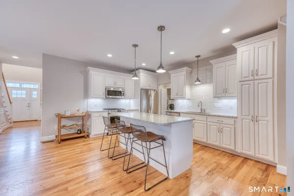 $589,900 | 39 Harvest Court, Unit 39, Newington, CT 06111