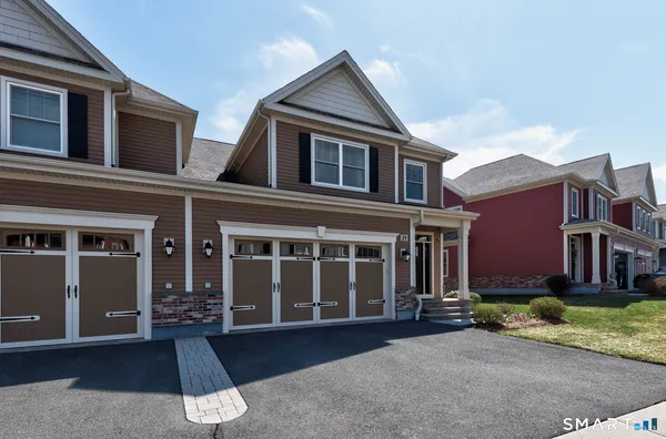 $589,900 | 39 Harvest Court, Unit 39, Newington, CT 06111