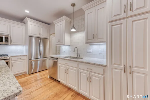 $589,900 | 39 Harvest Court, Unit 39, Newington, CT 06111