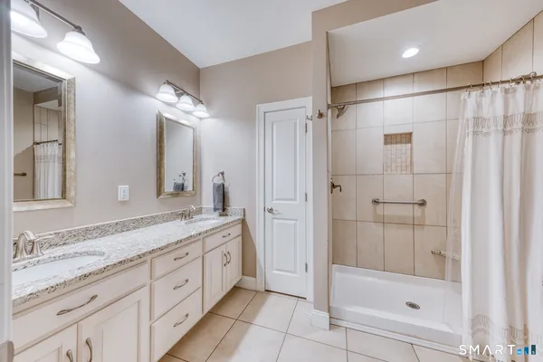 $589,900 | 39 Harvest Court, Unit 39, Newington, CT 06111