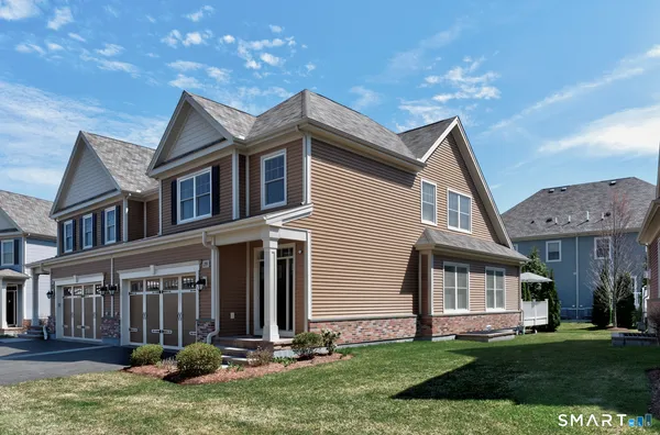 $589,900 | 39 Harvest Court, Unit 39, Newington, CT 06111