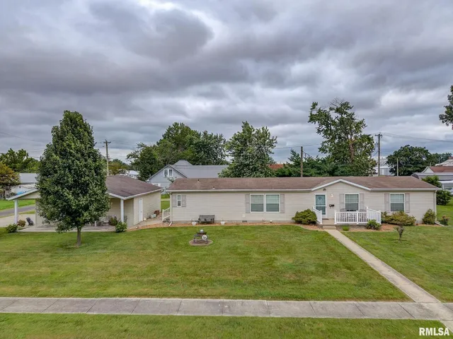 $189,000 | 1111 South Jefferson Street, Salem, IL 62881