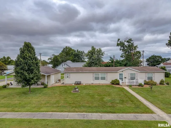 $179,900 | 1111 South Jefferson Street, Salem, IL 62881