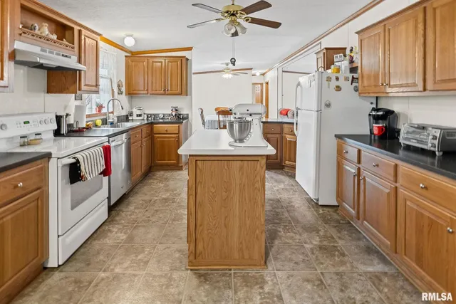 $189,000 | 1111 South Jefferson Street, Salem, IL 62881