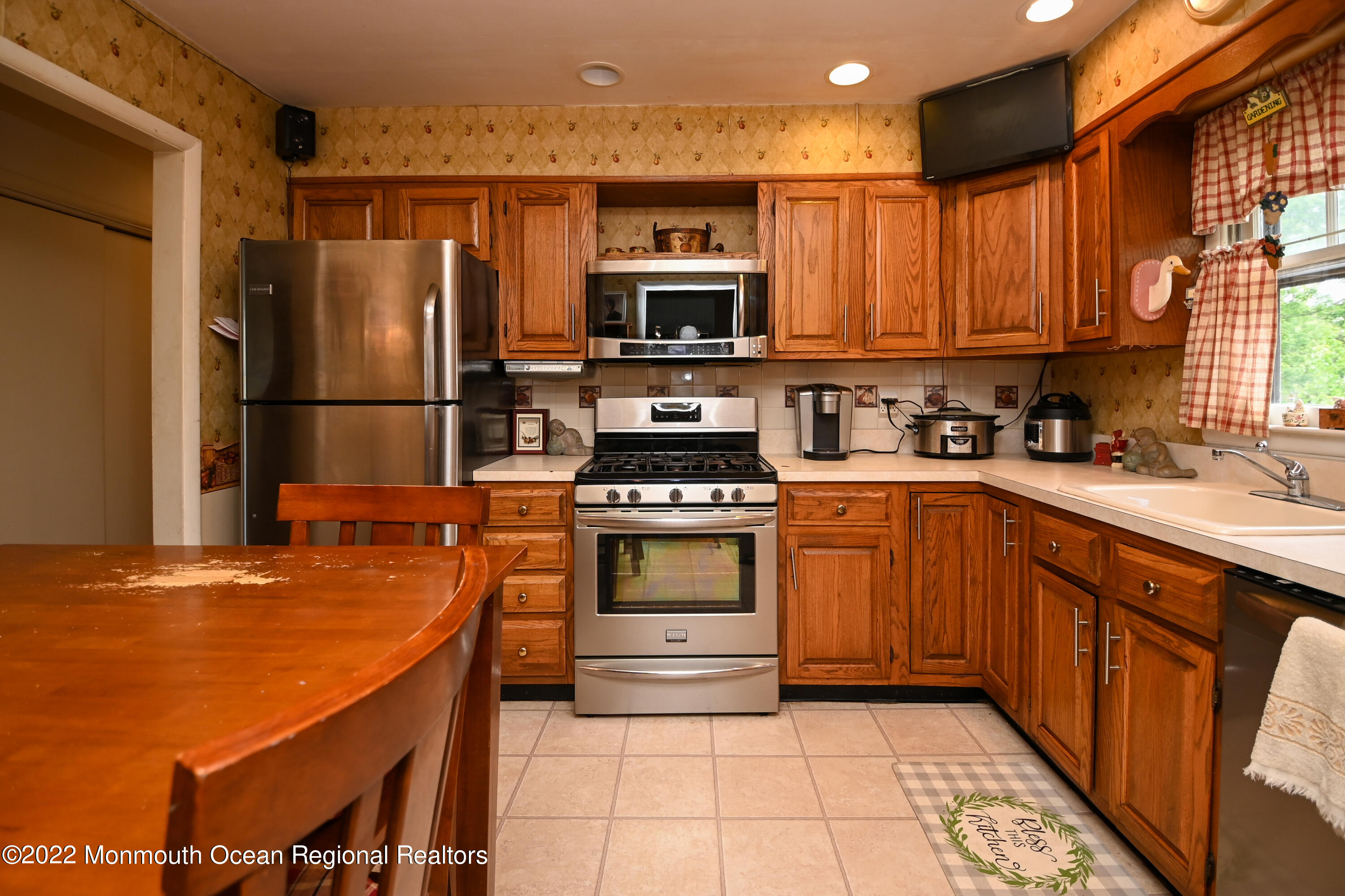 118 Milford Road Neptune Township, NJ 07753 - Photo 15 of 43 Kitchen Level 2