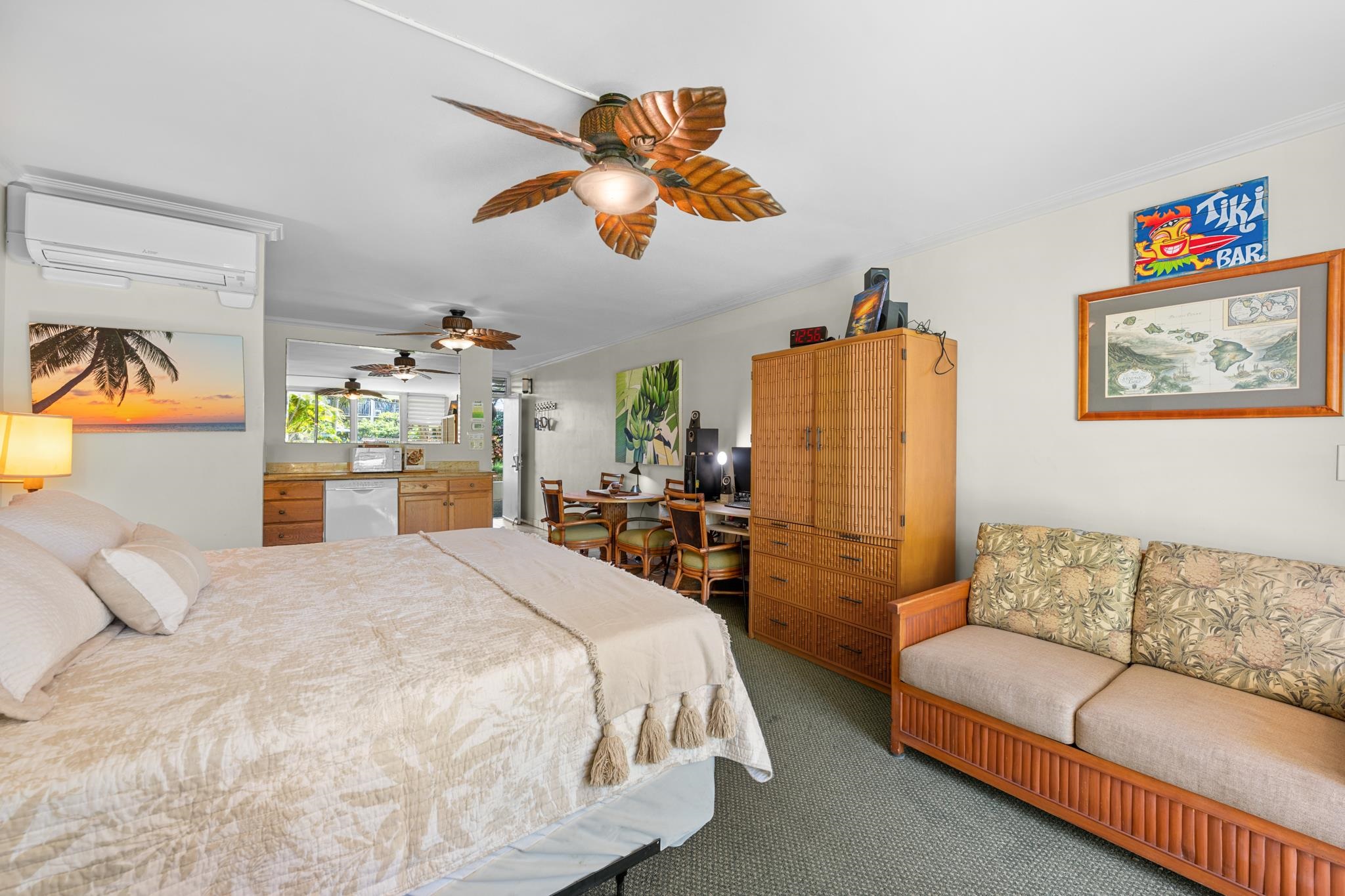 5315 Lower Honoapiilani Road, Unit D128 Lahaina, HI 96761 - Photo 2 of 24 a bedroom with a bed furniture and window
