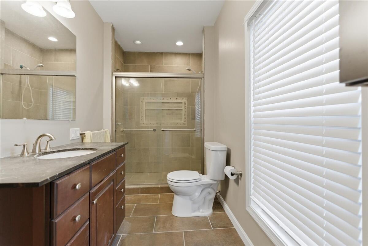 10 Middle Street Lisbon, ME 04252 - Photo 36 of 57 36-interior_bathroom-5