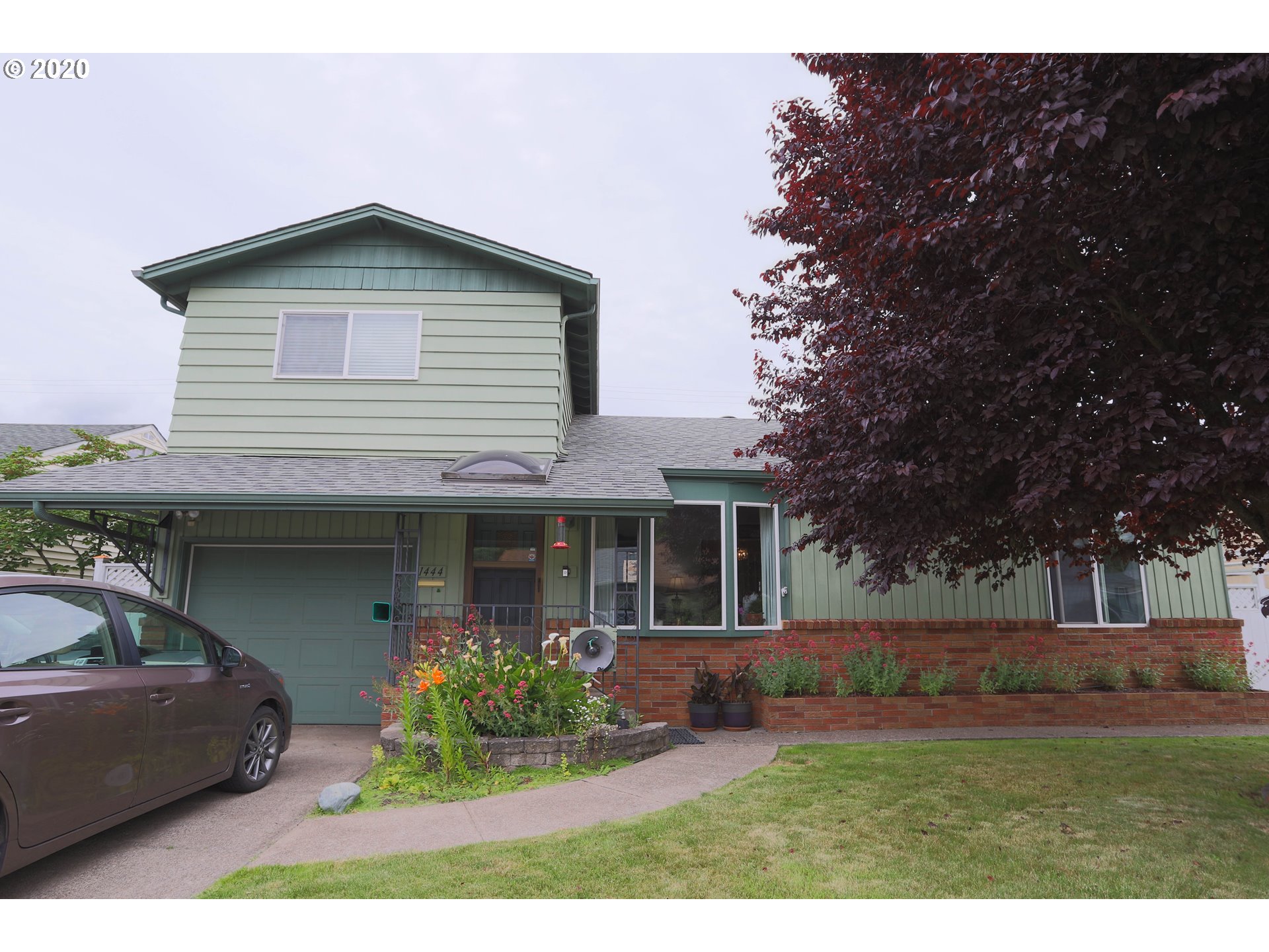 1444 Modoc Street Springfield, OR 97477 - Photo 2 of 23