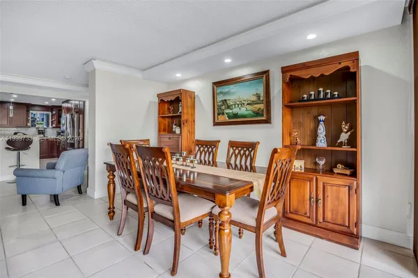 $340,000 | 9210 Fontainebleau Boulevard, Unit 104, Miami, FL 33172