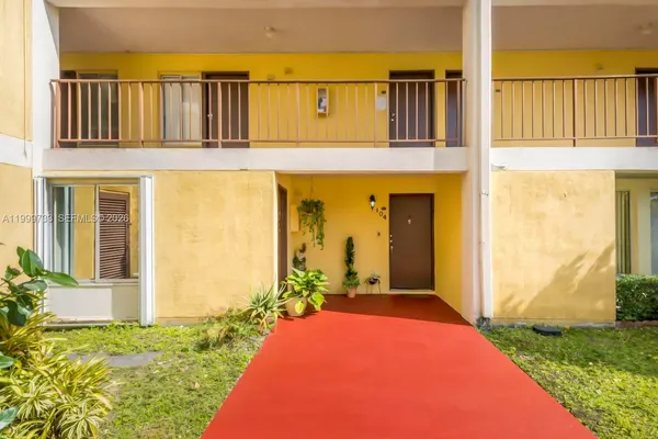 $340,000 | 9210 Fontainebleau Boulevard, Unit 104, Miami, FL 33172