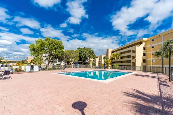 $340,000 | 9210 Fontainebleau Boulevard, Unit 104, Miami, FL 33172