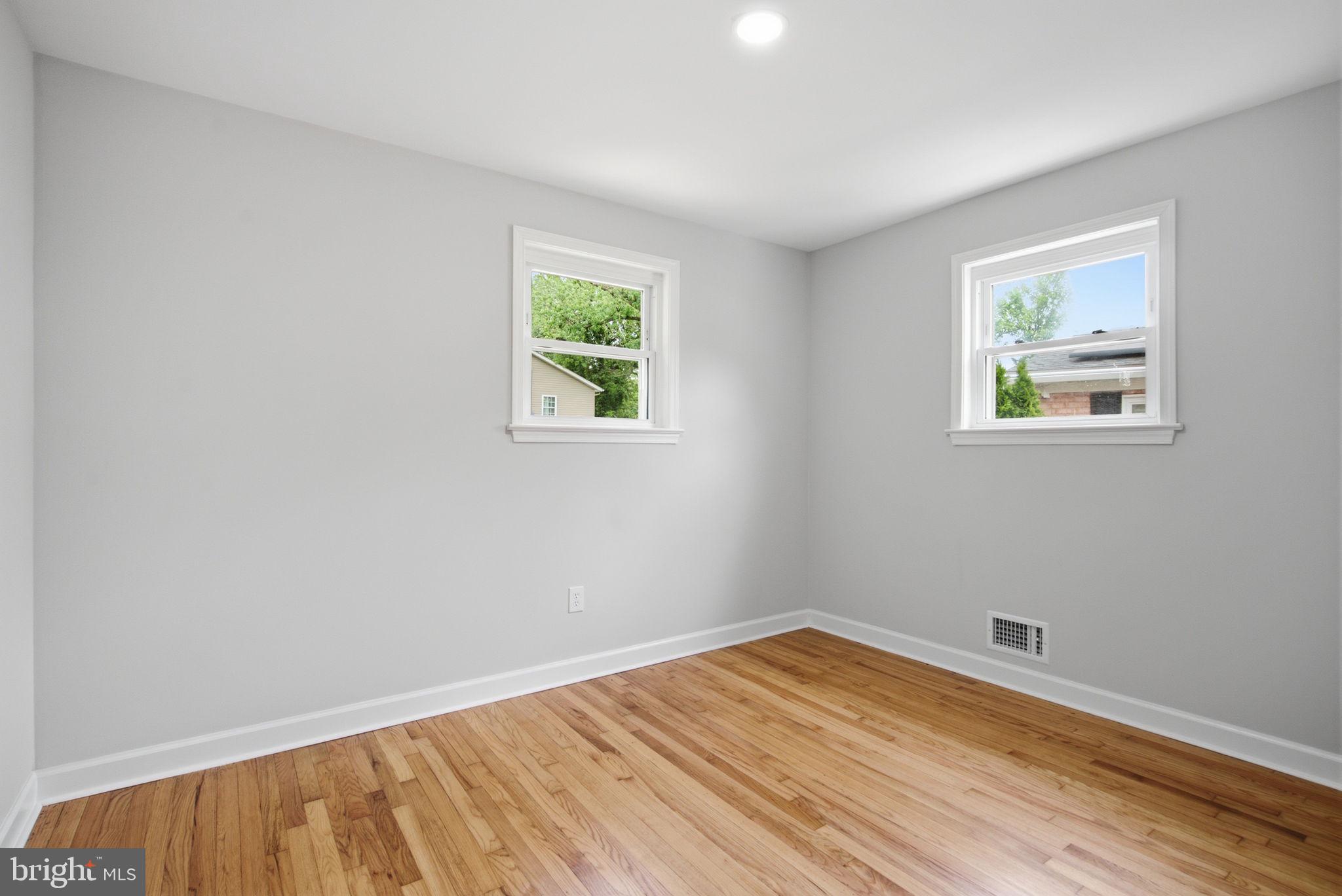 6615 Valley Park Road Capitol Heights, MD 20743 - Photo 12 of 25 Bright and airy bedroom