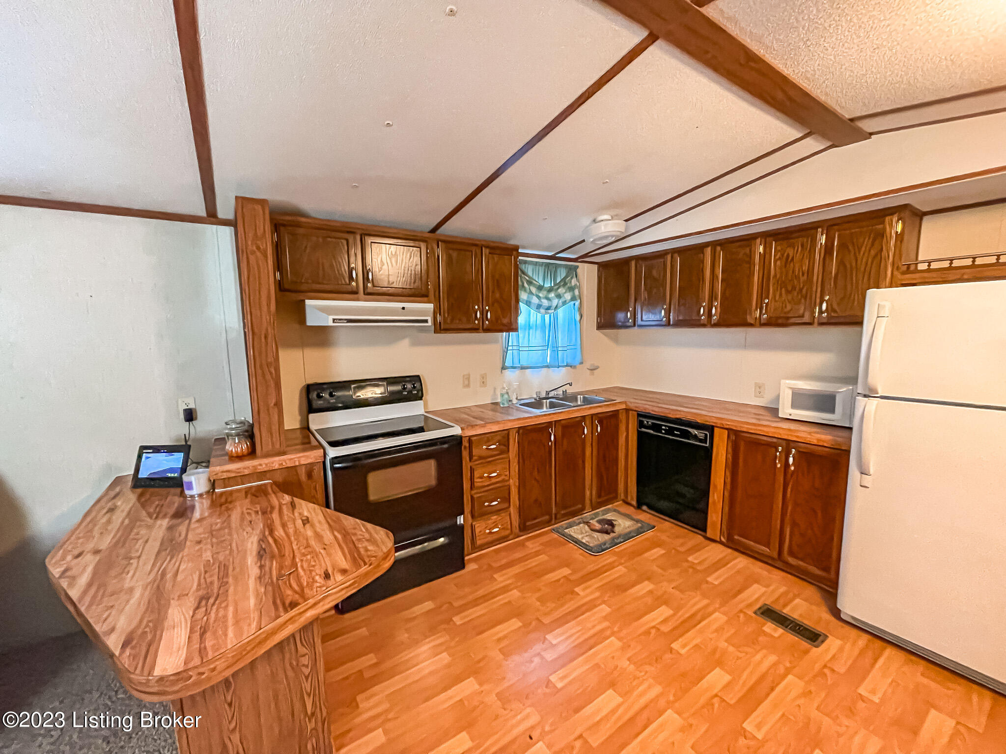 333 Cary Road Greenville, KY 42345 - Photo 15 of 49 Kitchen