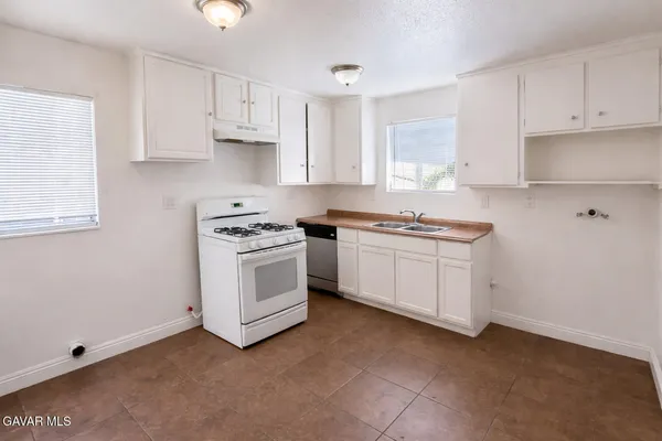 $355,000 | 44104 Carolside Avenue, Lancaster, CA 93535