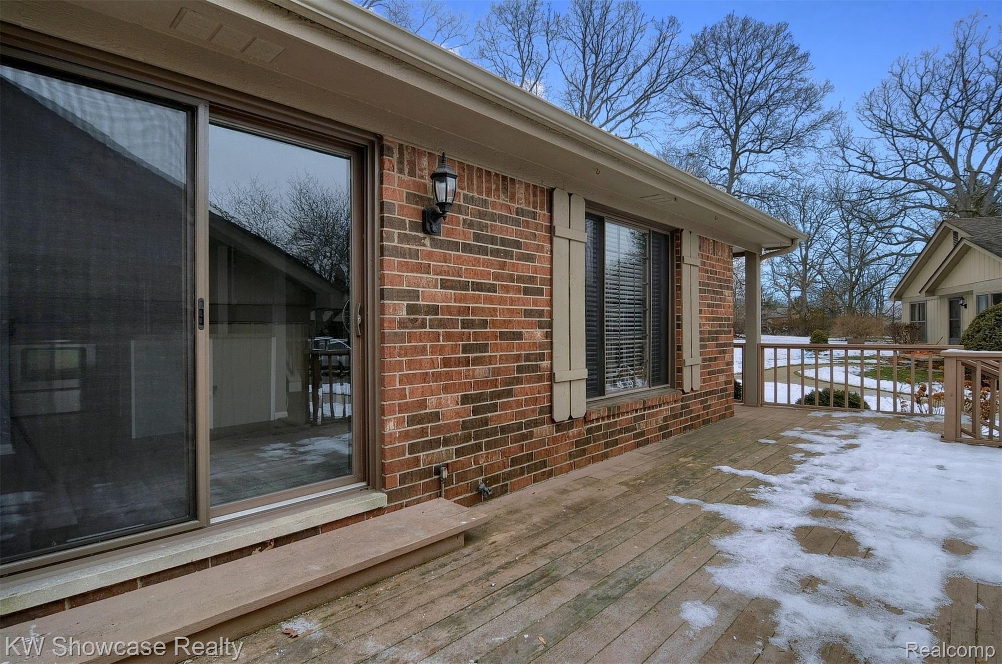 897 Lafayette Court Rochester, MI 48307 - Photo 32 of 34 31-Deck 2nd View.jpg