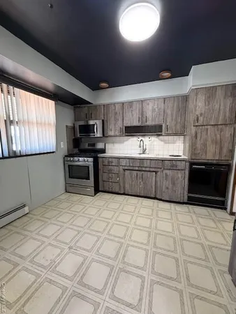 $3,500 | 11 Edwards Place, Valley Stream, NY 11580