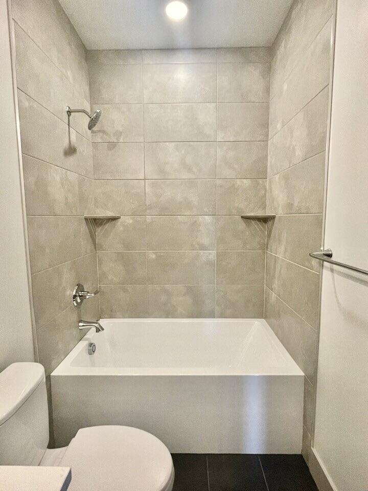 371 Randy Street Ashland, OR 97520 - Photo 20 of 35 Primary Bathroom