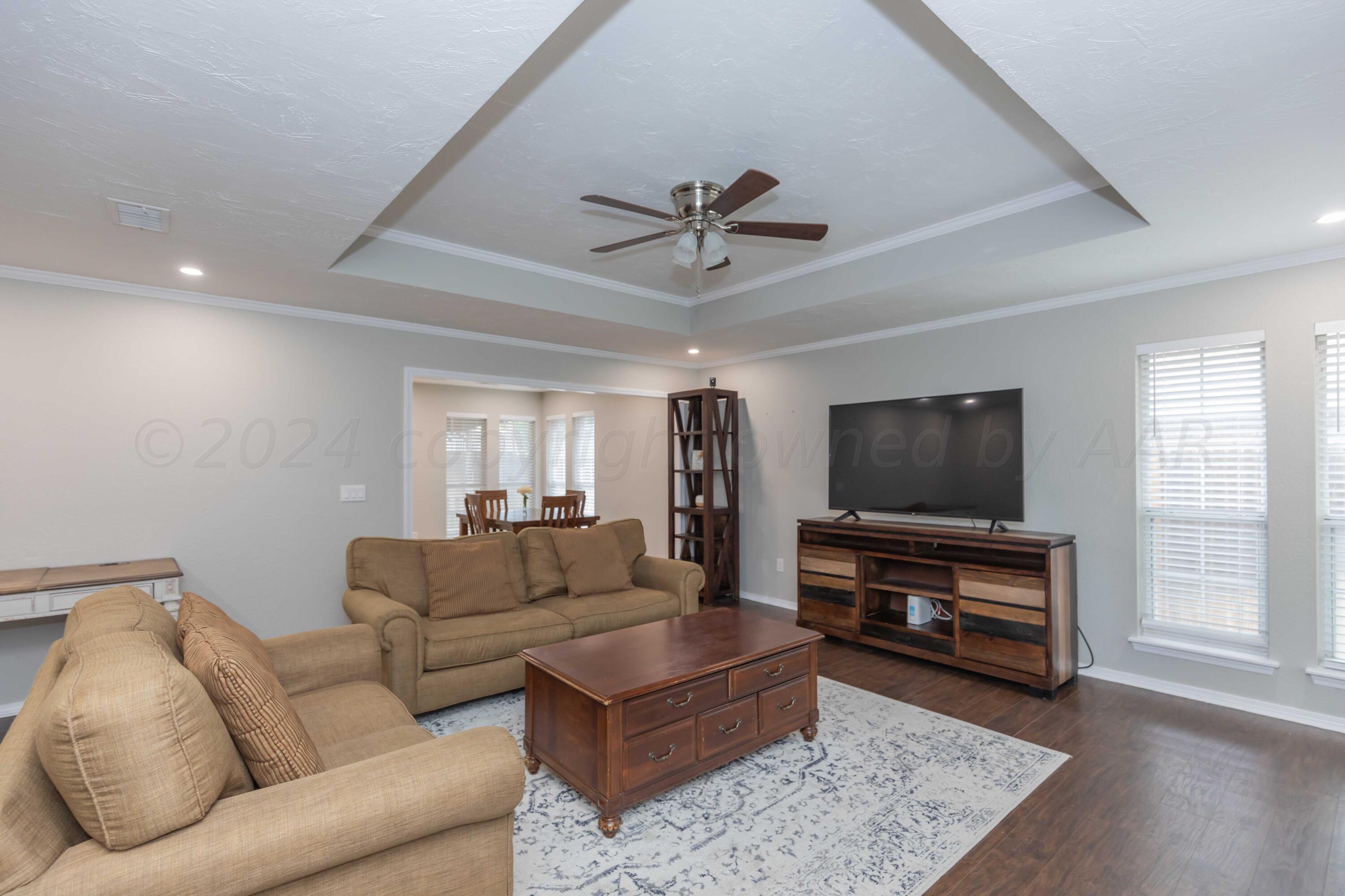 6706 Brandon Road Amarillo, TX 79109 - Photo 5 of 37 LIVING ROOM