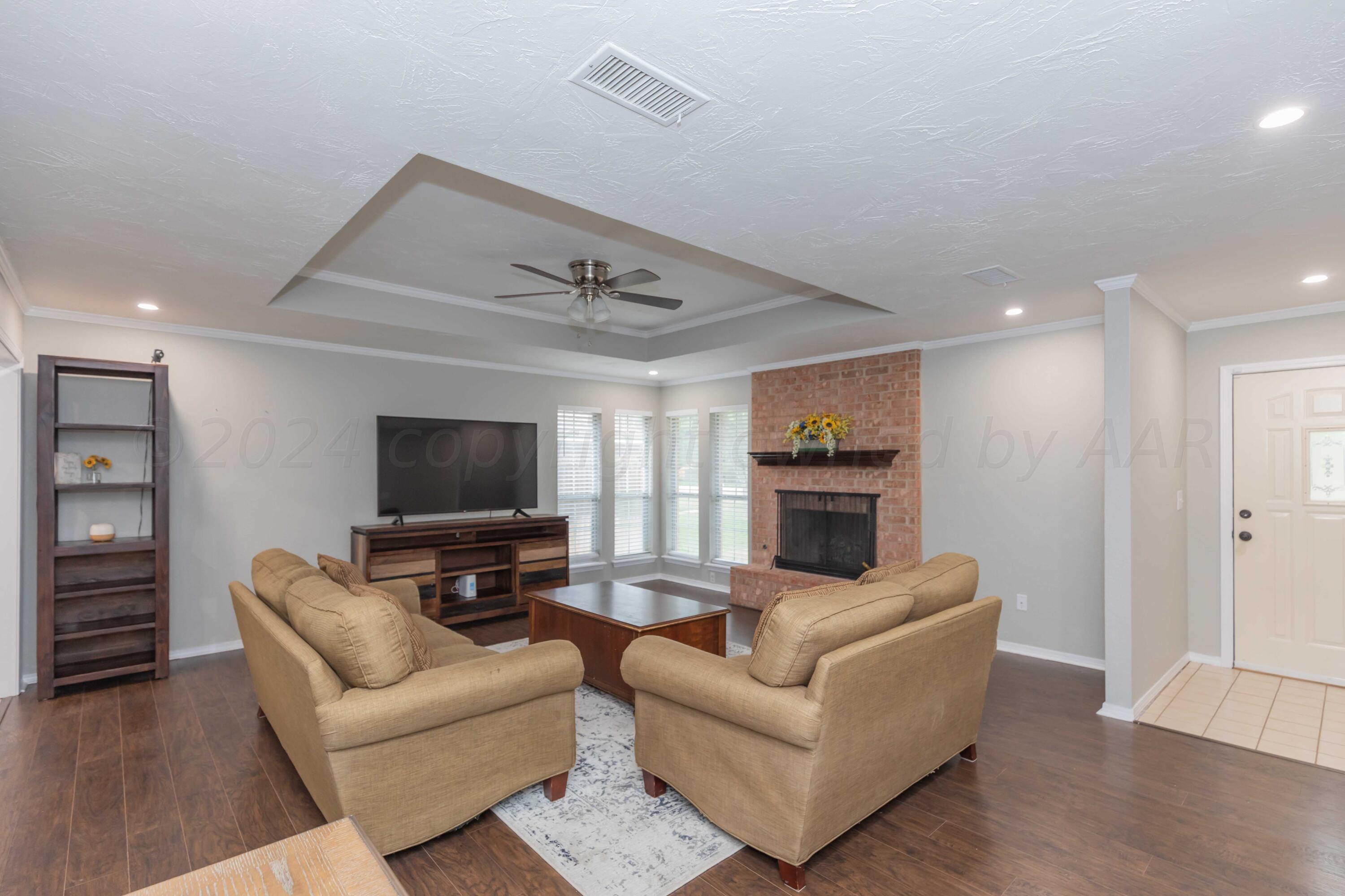 6706 Brandon Road Amarillo, TX 79109 - Photo 6 of 37 LIVING ROOM