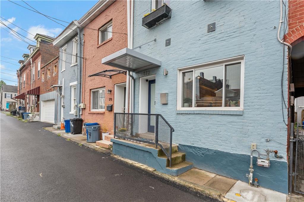 172 Lodi Way Pittsburgh, PA 15201 - Photo 2 of 40