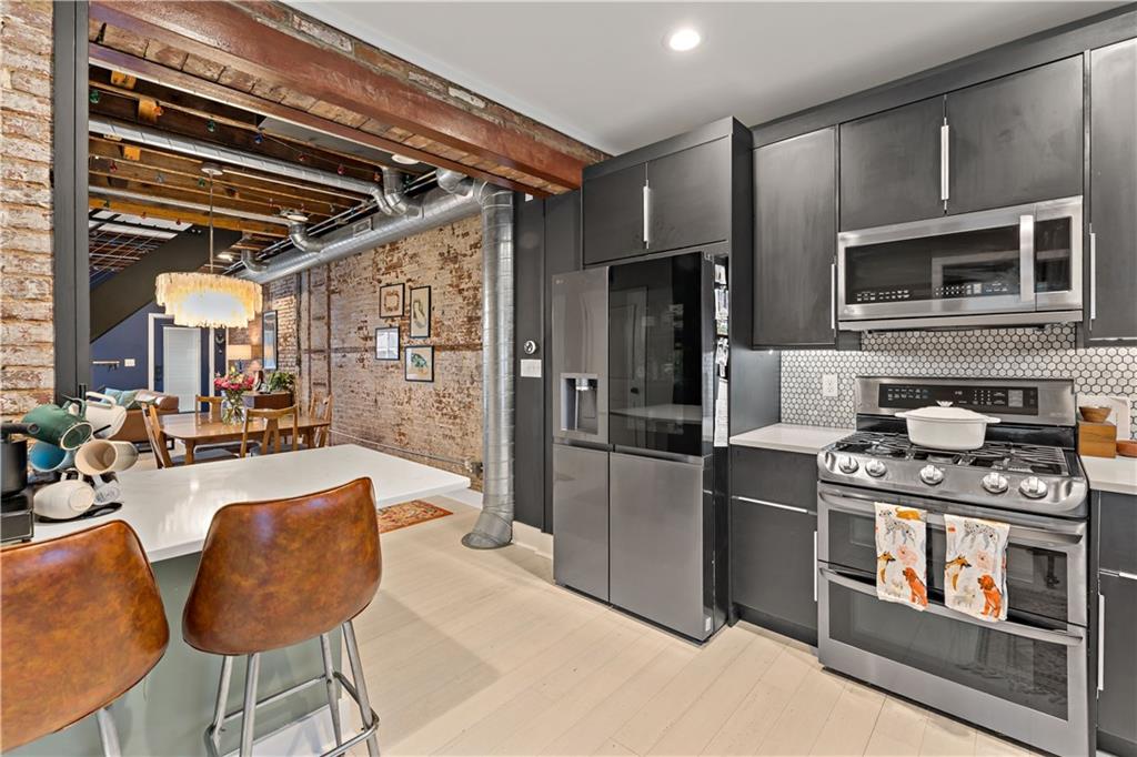 172 Lodi Way Pittsburgh, PA 15201 - Photo 6 of 40