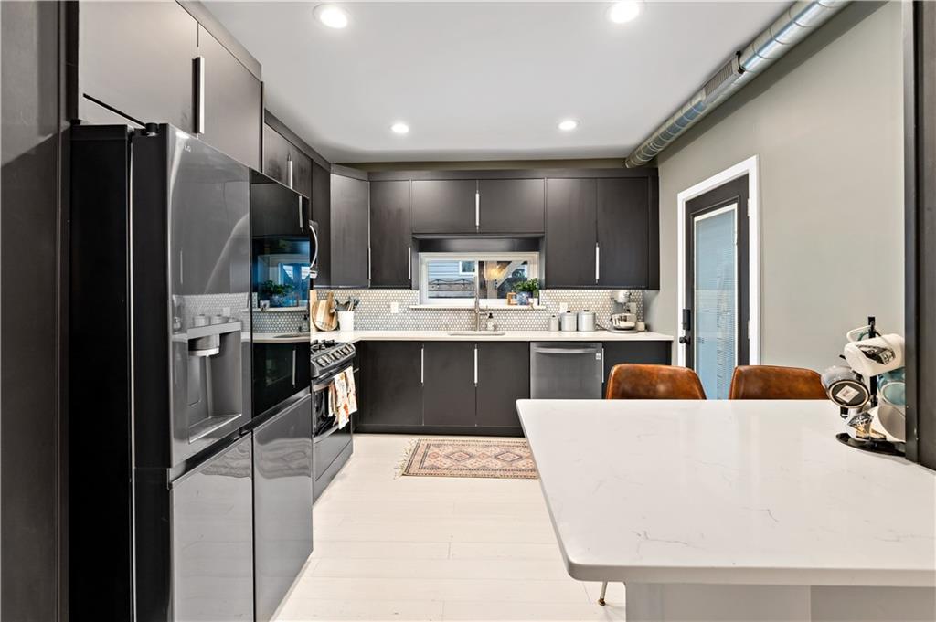 172 Lodi Way Pittsburgh, PA 15201 - Photo 7 of 40