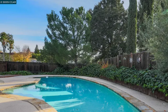 $934,950 | 41 Mt Shasta Place, Clayton, CA 94517