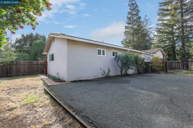 $934,950 | 41 Mt Shasta Place, Clayton, CA 94517