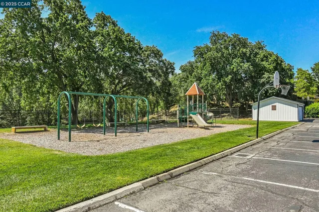 $934,950 | 41 Mt Shasta Place, Clayton, CA 94517