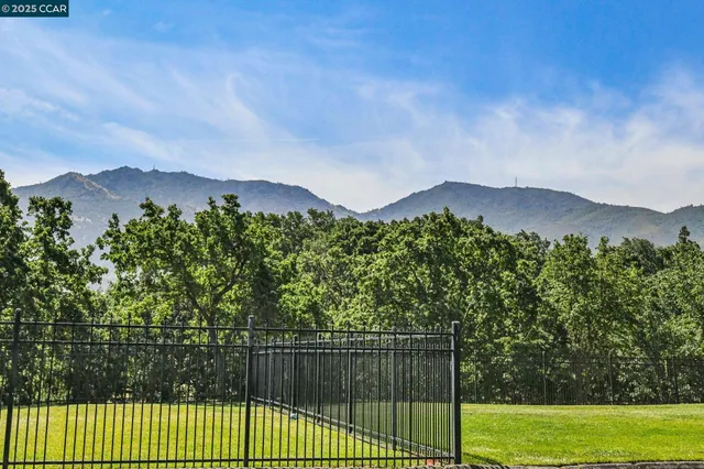 $934,950 | 41 Mt Shasta Place, Clayton, CA 94517