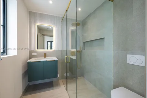 $6,995,000 | 5262 La Gorce Drive, Miami Beach, FL 33140