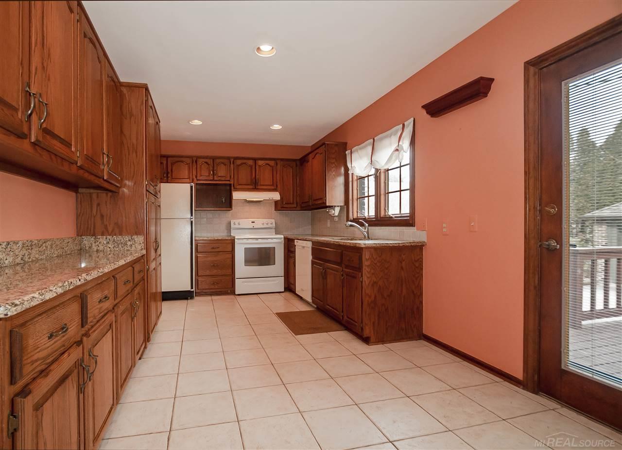814 Barrington Road Grosse Pointe Park, MI 48230 - Photo 13 of 32