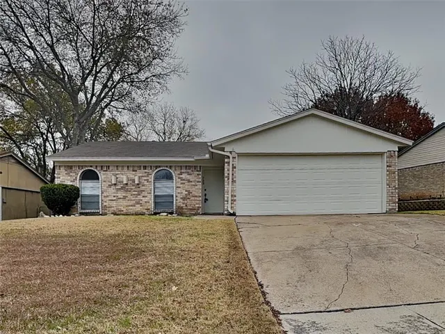 $1,676 | 733 Admiralty Way, Fort Worth, TX 76108