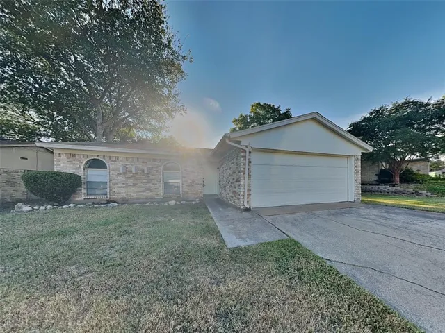 $1,676 | 733 Admiralty Way, Fort Worth, TX 76108