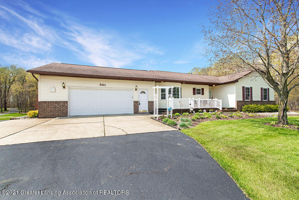 561 Creyts Road Dimondale, MI 48821 - Photo 5 of 55 E22