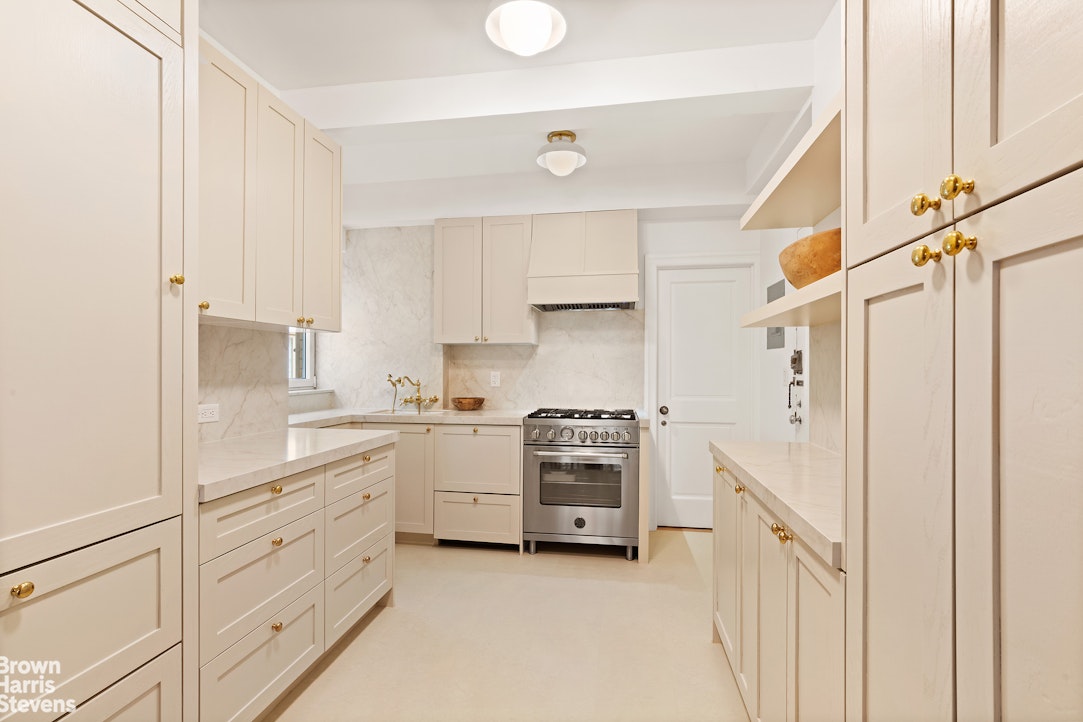 930 5th Avenue, Unit 11E Manhattan, NY 10021 - Photo 6 of 9