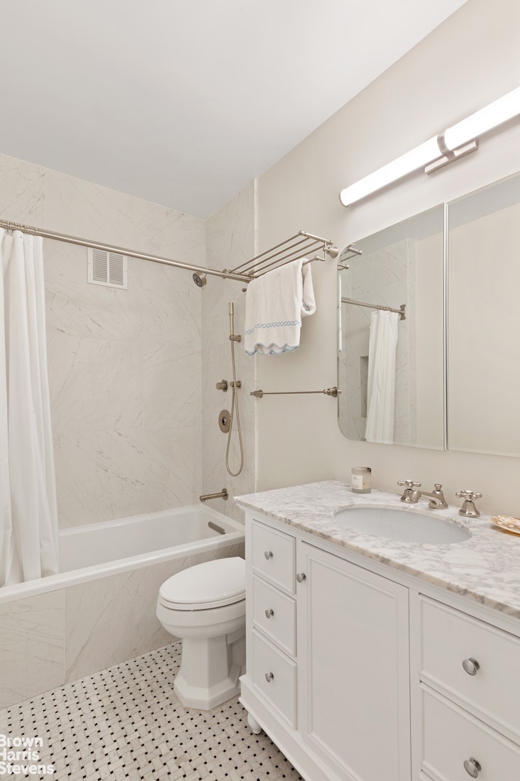 930 5th Avenue, Unit 11E Manhattan, NY 10021 - Photo 7 of 9