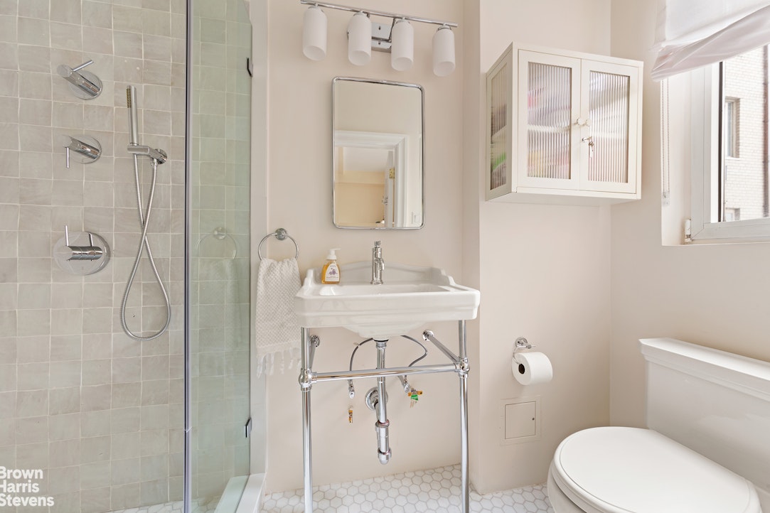 930 5th Avenue, Unit 11E Manhattan, NY 10021 - Photo 8 of 9