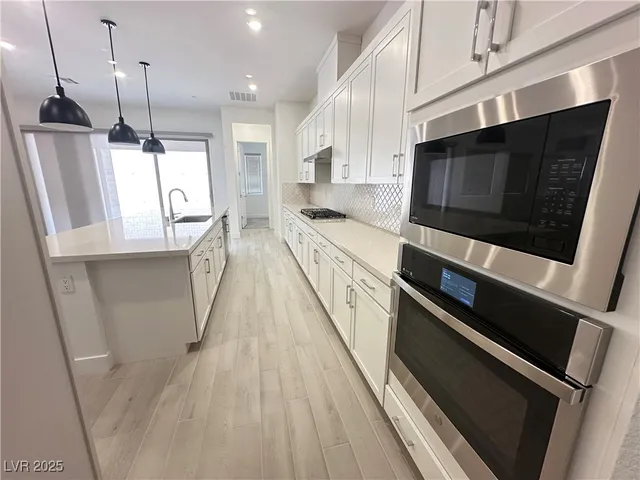 $3,000 | 350 Tigullio Avenue, Henderson, NV 89011