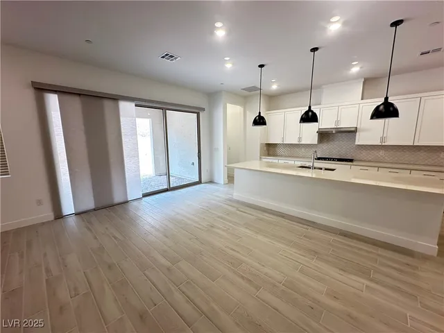 $3,000 | 350 Tigullio Avenue, Henderson, NV 89011