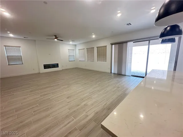 $3,000 | 350 Tigullio Avenue, Henderson, NV 89011