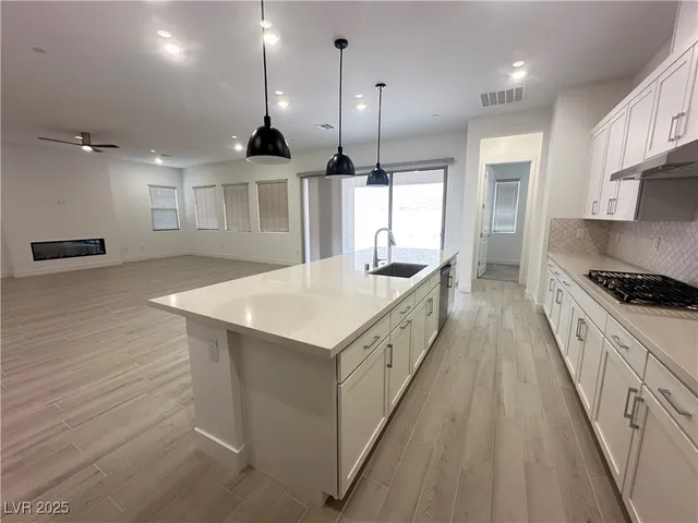 $3,000 | 350 Tigullio Avenue, Henderson, NV 89011