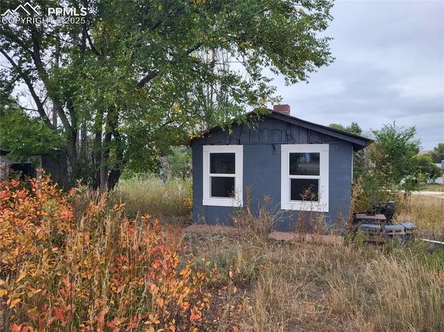 front view of house with a yard