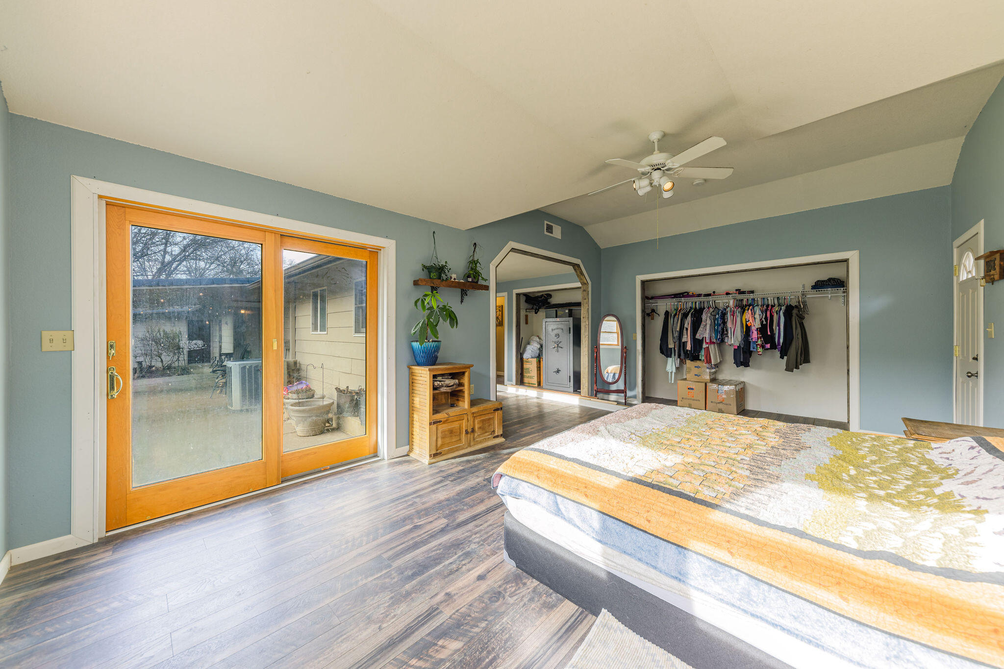 6732 Old Stage Road Central Point, OR 97502 - Photo 20 of 51 a bedroom with a large bed and a large window