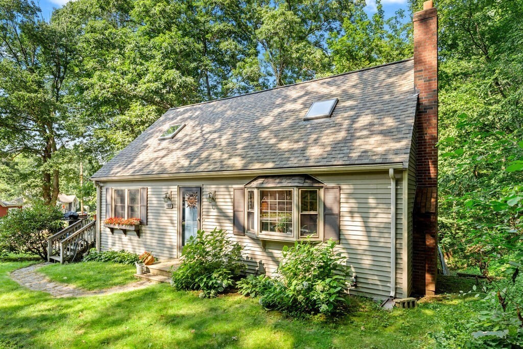 160 Walnut Road Wrentham, MA 02093 - Photo 4 of 32 Gallery Image 4