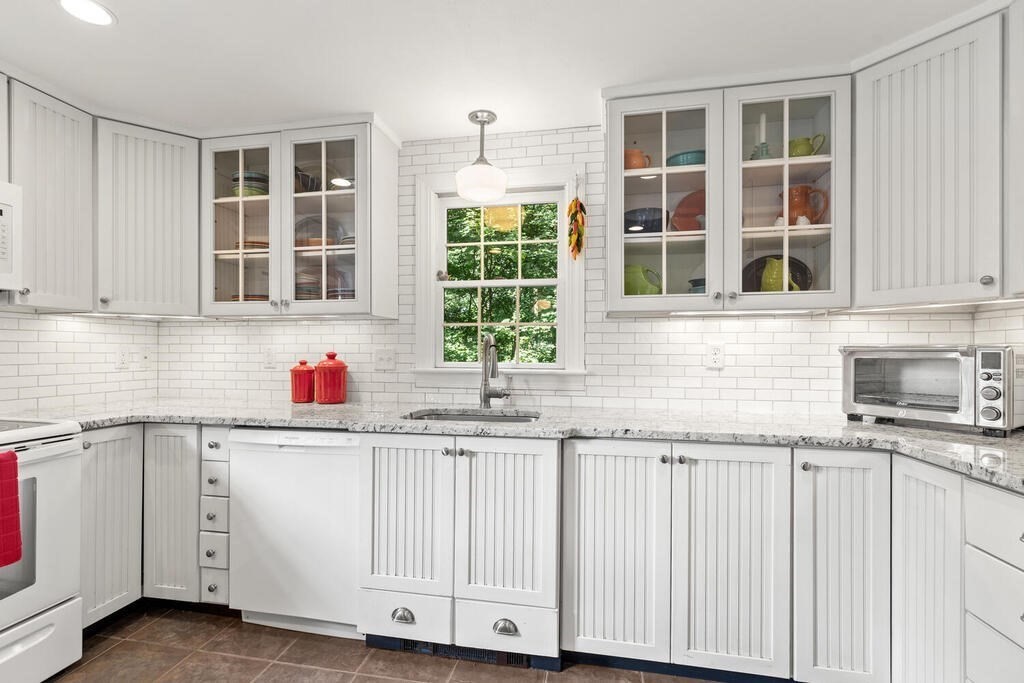 160 Walnut Road Wrentham, MA 02093 - Photo 6 of 32 Gallery Image 6