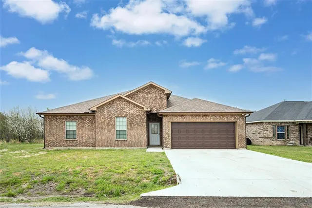 $359,900 | 324 Windjammer Road, Gun Barrel City, TX 75156